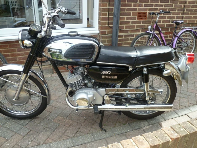 Yamaha 180 YCS1 Bonanza (1967)